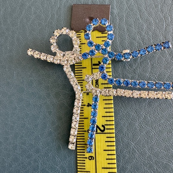 Crystal and Blue Crystal 2 Dancers or Skaters Pin - Picture 3 of 3